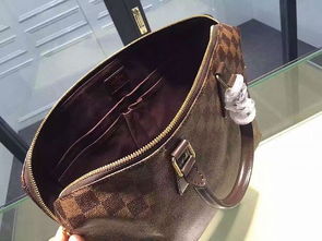 頂級(jí)原單 專柜爆款男包 進(jìn)口真空電鍍24k五金手提包 男士斜挎包 精致做工