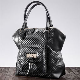 探索Escada黑色浮雕鉚釘手拎包的時(shí)尚魅力與相似單品推薦